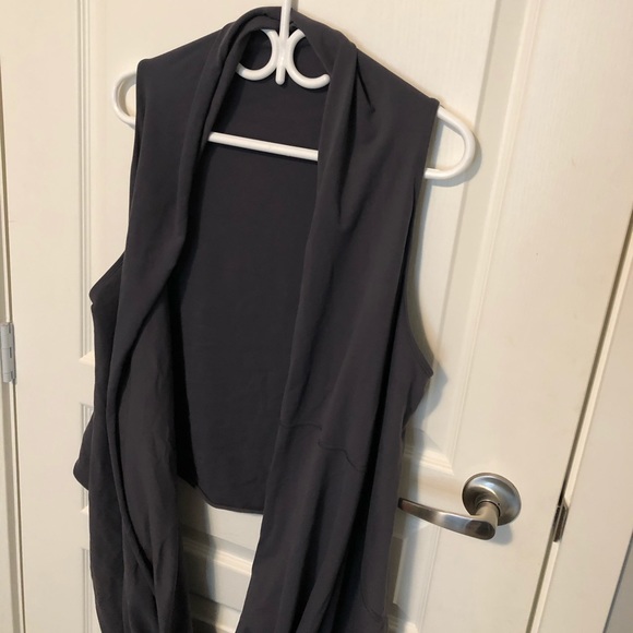 Lululemon Scarf/Wrap Infinity Top 🌟 - Picture 2 of 6